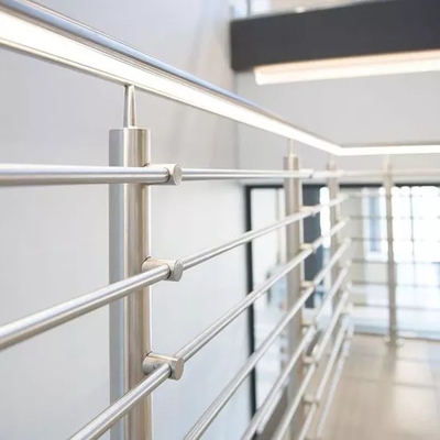 De de openlucht van de de leuningstrap van het roestvrij staalbalkon Balustrades en Leuningen