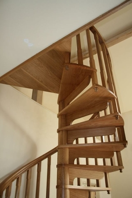 Massief eiken loopvlak hout wenteltrap interieur kamer eenvoudig te installeren