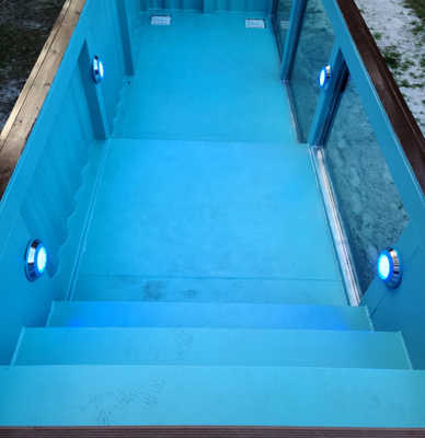 ZIJNZWEMBEZEN met ramen douche huis spa staalconstructie zwembad