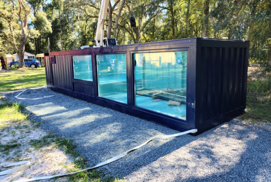 ZIJNZWEMBEZEN met ramen douche huis spa staalconstructie zwembad