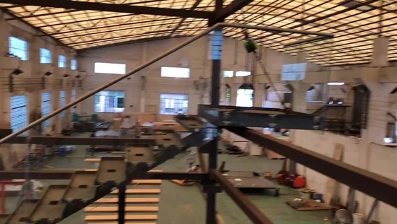 Het Australische van de de Zoldertrap van de Stijl Binnen Ruimtebesparing Houten Loopvlak dat Rechte Trede drijft
