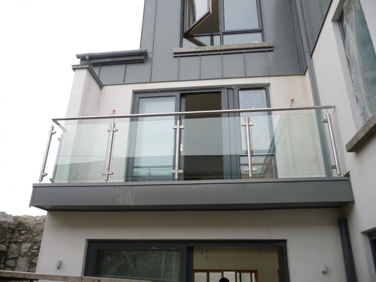 12mm Aangemaakte van het het Traliewerkroestvrije staal van de Glas Binnenlandse Trede het Balkonbalustrade