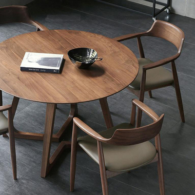 Dia 120cm Ronde Houten die Eettafel en Stoel voor Binnenplaatsvilla wordt geplaatst