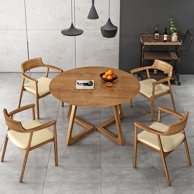 Dia 120cm Ronde Houten die Eettafel en Stoel voor Binnenplaatsvilla wordt geplaatst
