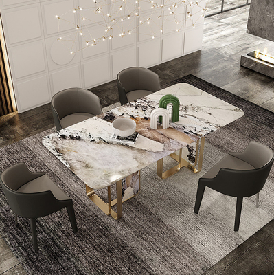 Gepersonaliseerde Italiaanse Marmeren Lange Eettafel met Gouden Metaalbenen