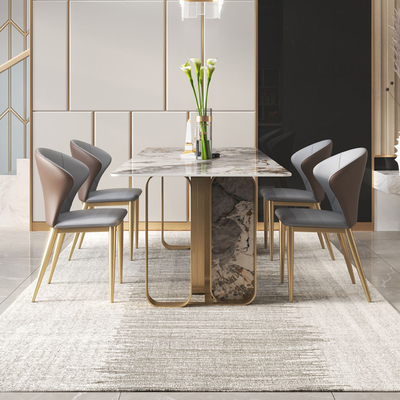 Gepersonaliseerde Italiaanse Marmeren Lange Eettafel met Gouden Metaalbenen