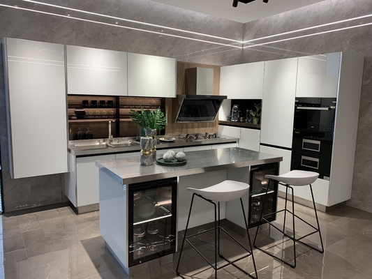 CAD die Economische Modulaire Keukenkasten met de Deuren van de Lakverf trekt