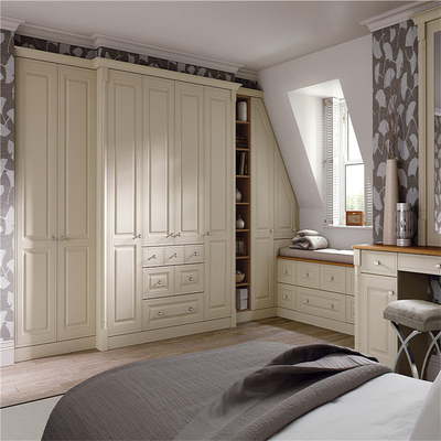Houten Modern de Slaapkamerkabinet van de Eco Vriendschappelijk Aangepast Garderobe met Glas